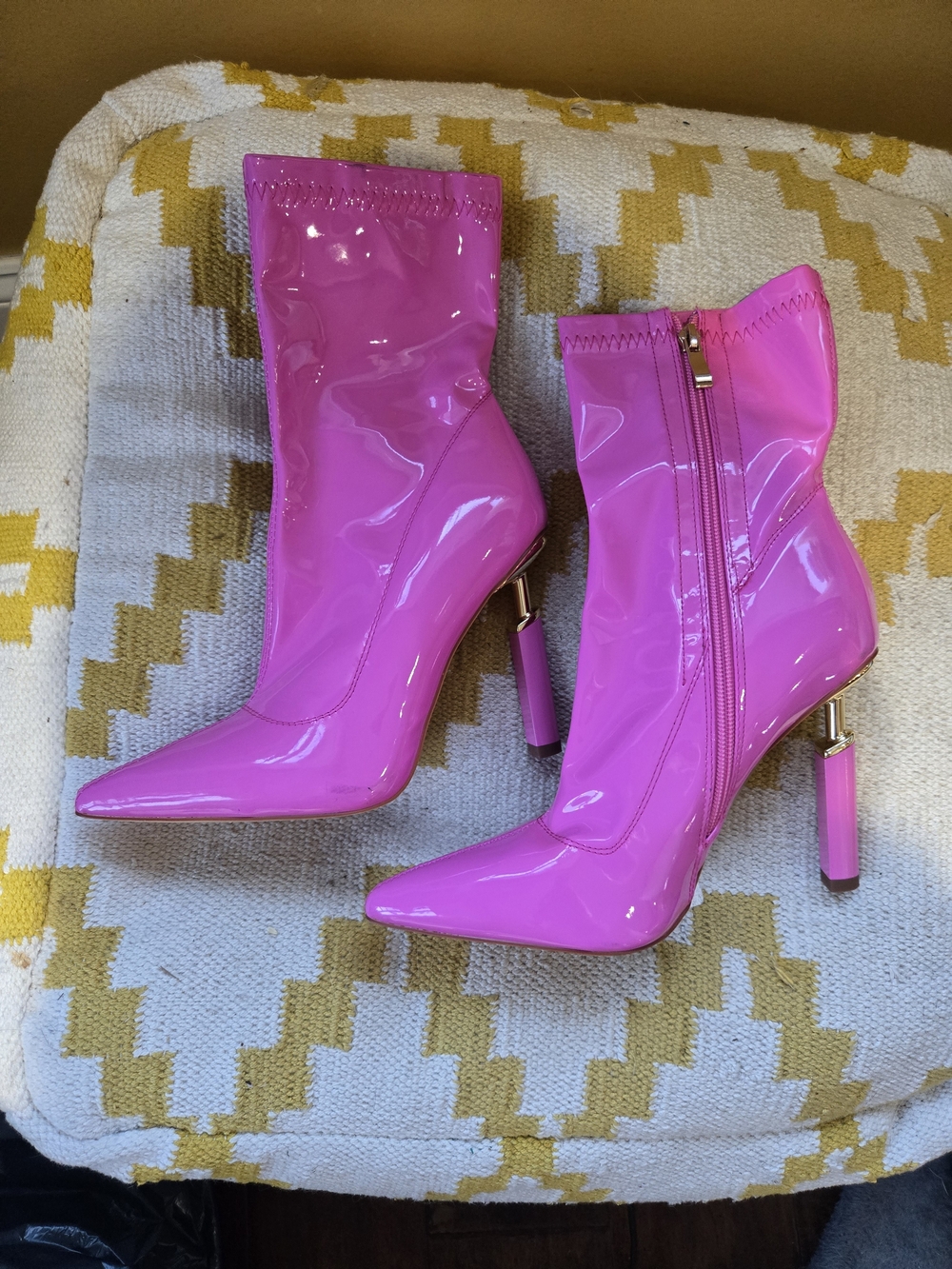 Azalea Wang Barby Pink Patent Ankle Boots Size 7.5 – AKIRA – Barbie Pink